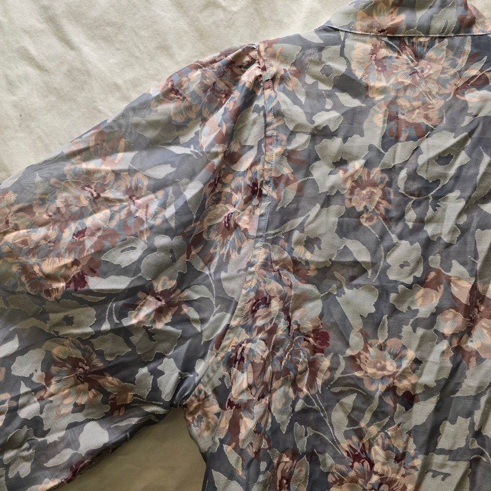 GRACIA Gray Sheer Floral Balloon Sleeve Button Up Blouse Women Size Large - Picture 9 of 9